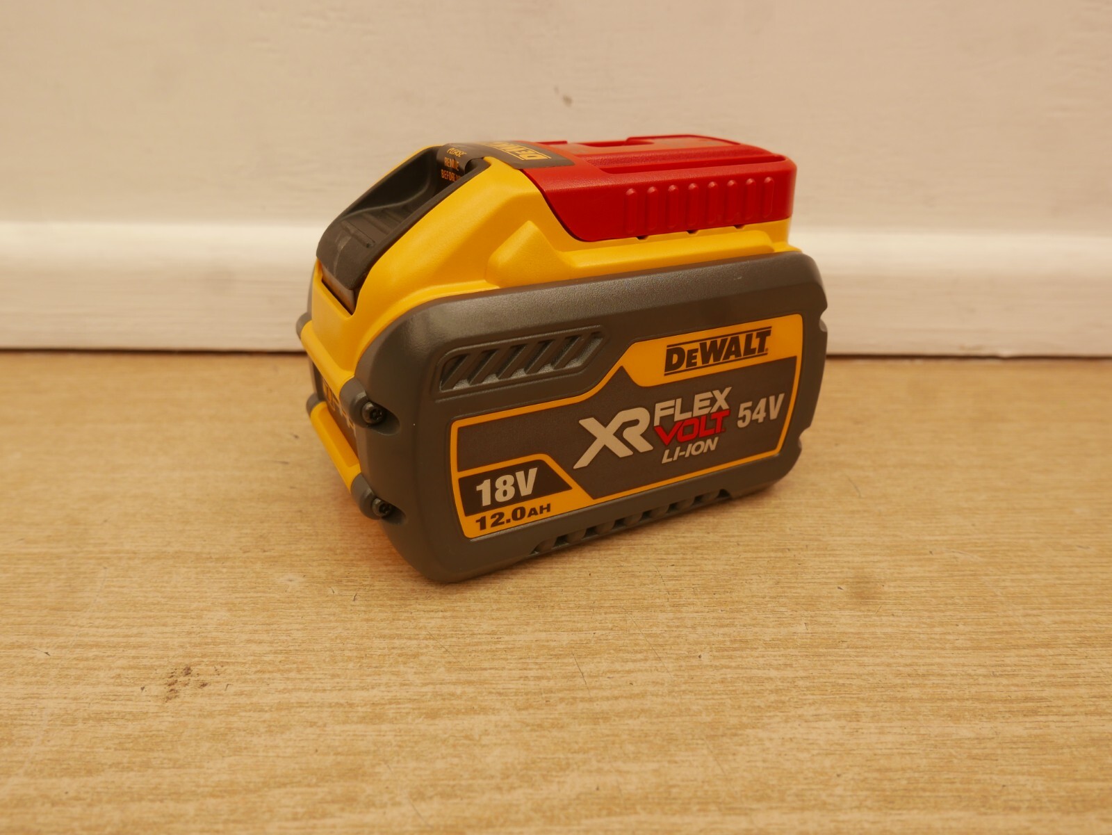 DeWalt DCB548 18V 54V 12 AH Flexvolt Li-Ion Battery