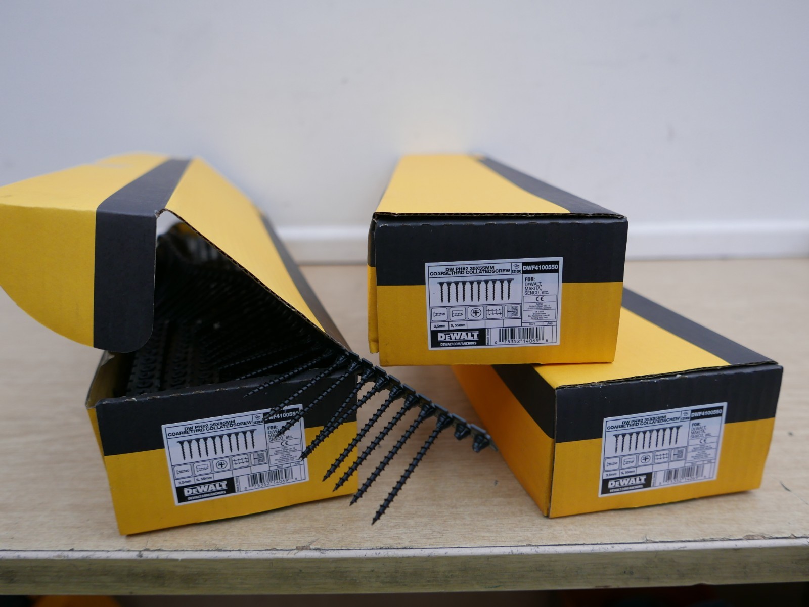 DeWalt DWF4100550 55mm x 3.5mm coarse thread collated drywall screws x 3000