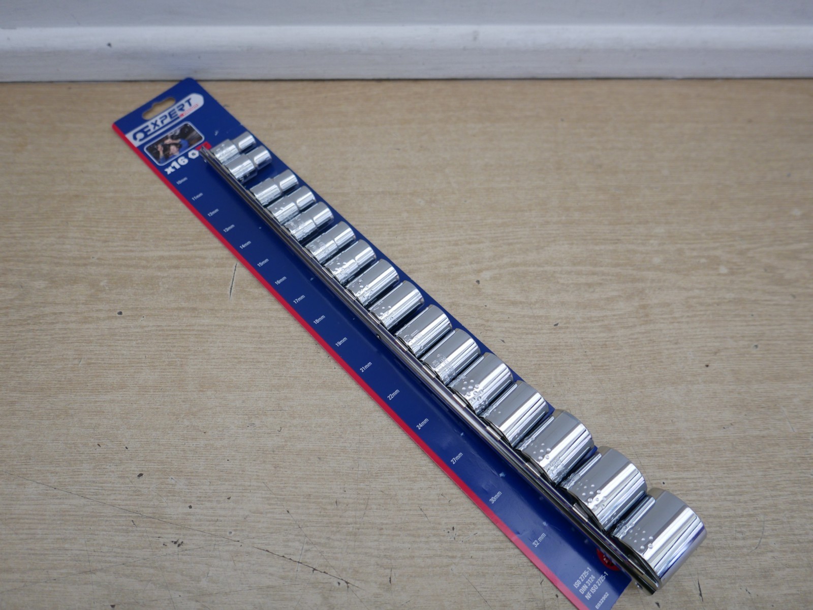 FACOM E032902 16PCE 1/2" HEX SOCKET SET + RAIL