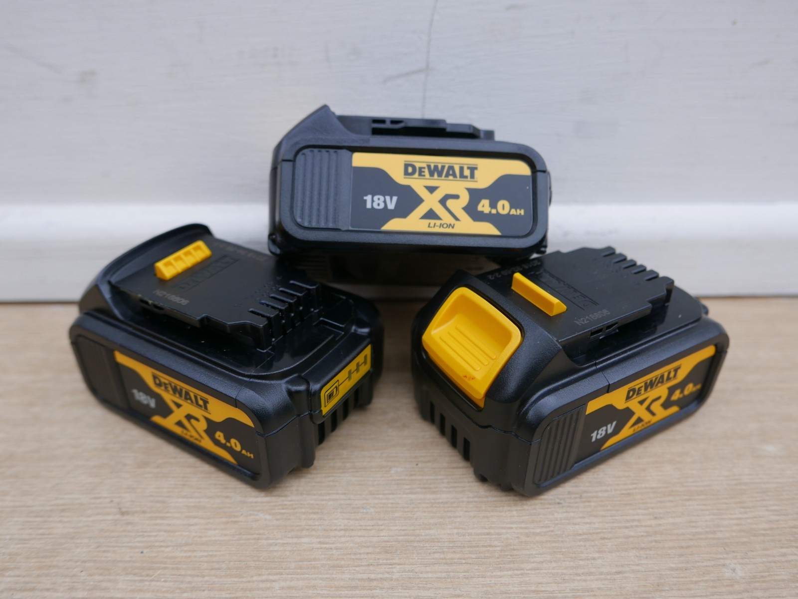 DeWalt DCB182 18v xr LI-ION batteries x 3 dcf887 dcd796 dcs331 dcs391