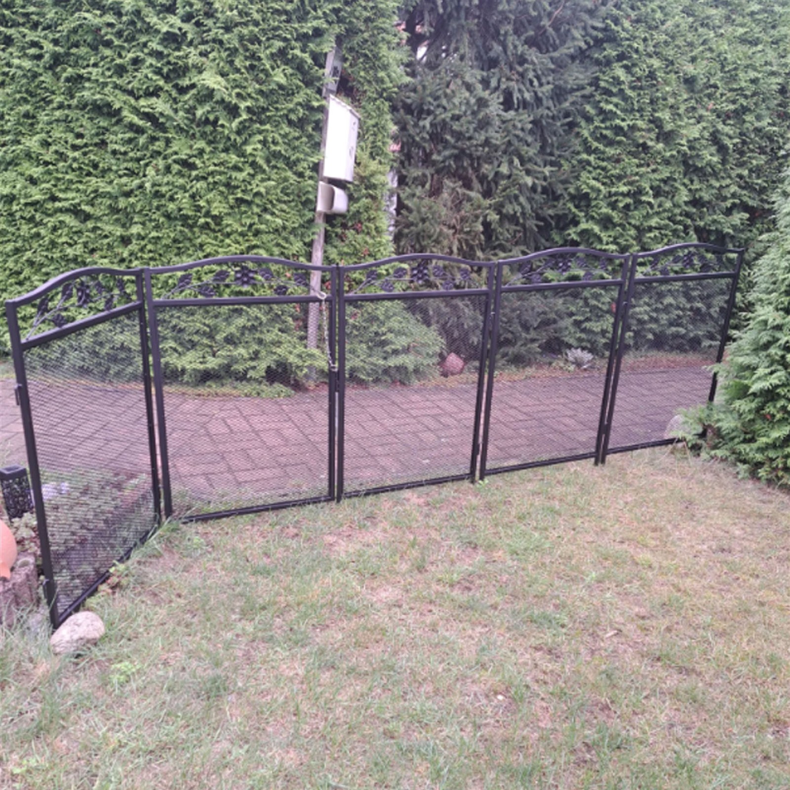 5x Garden Fence Metal Animal Barrier Dog Playpen with Gate Backyard House Border
