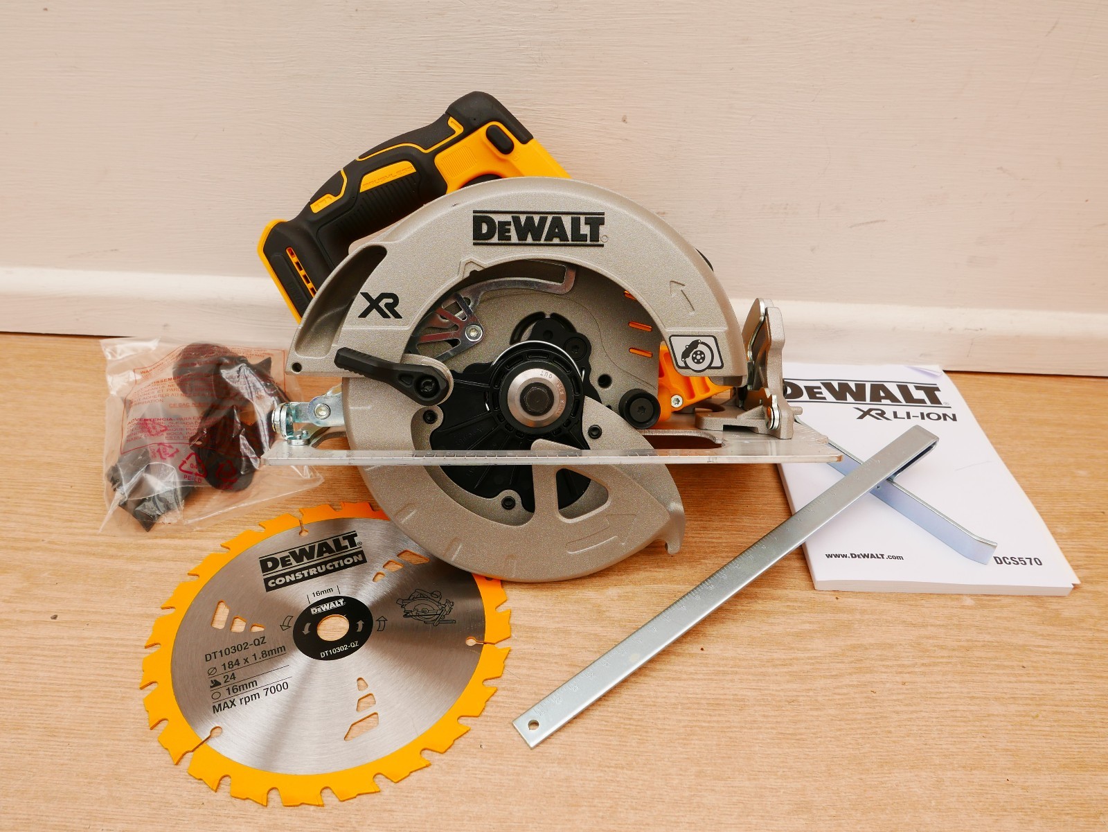 DeWalt DCS570 18v 184mm Circular Saw Bare Unit