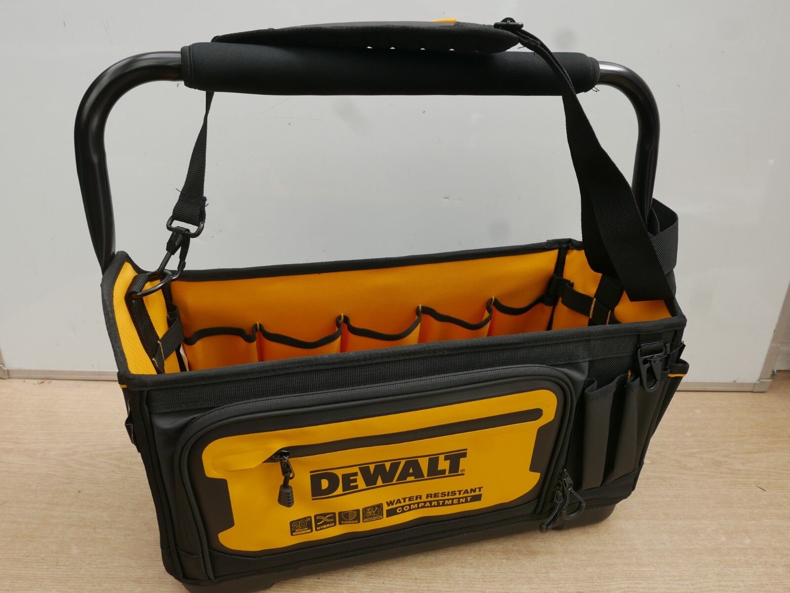 DeWALT DWST60106-1 IP54 20" Pro tote Tool Bag
