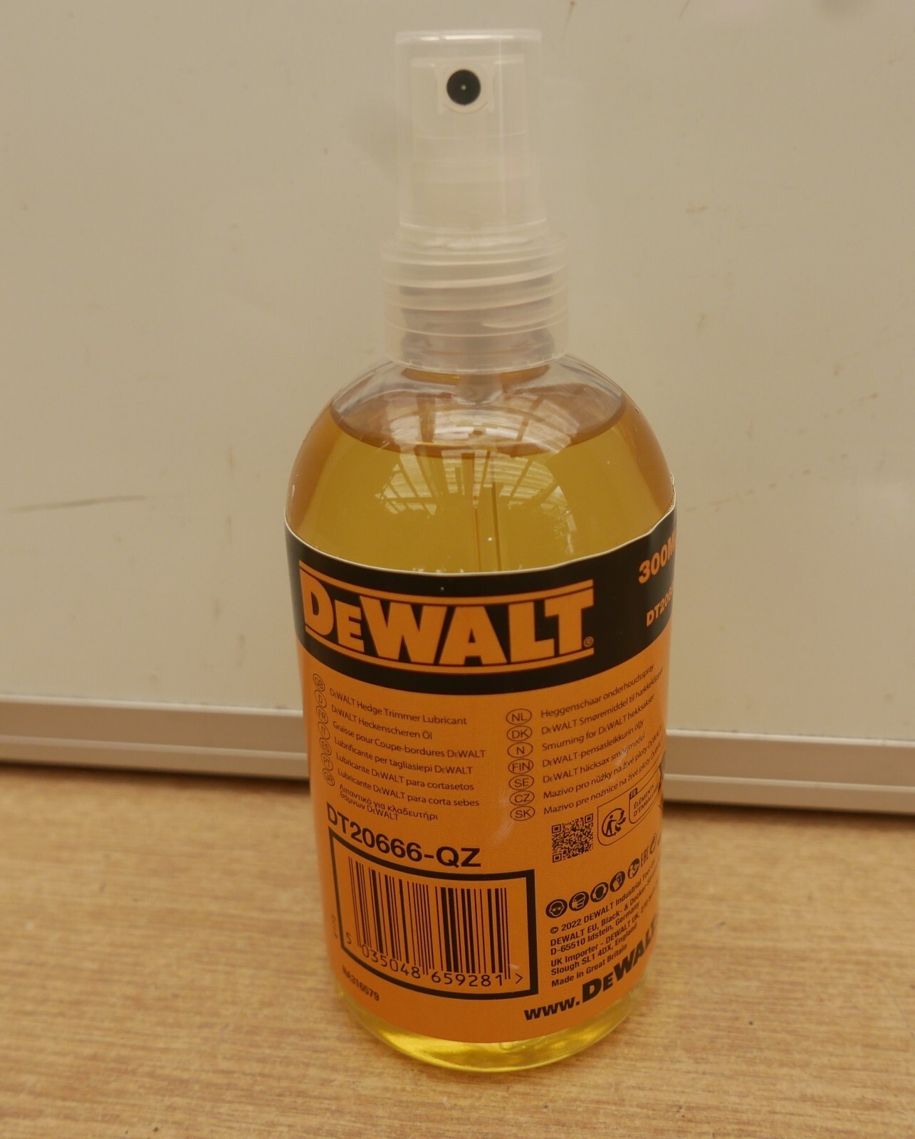 DeWALT DT20666 HEDGE TRIMMER BLADE LUBRICANT SPRAY OIL 300ML