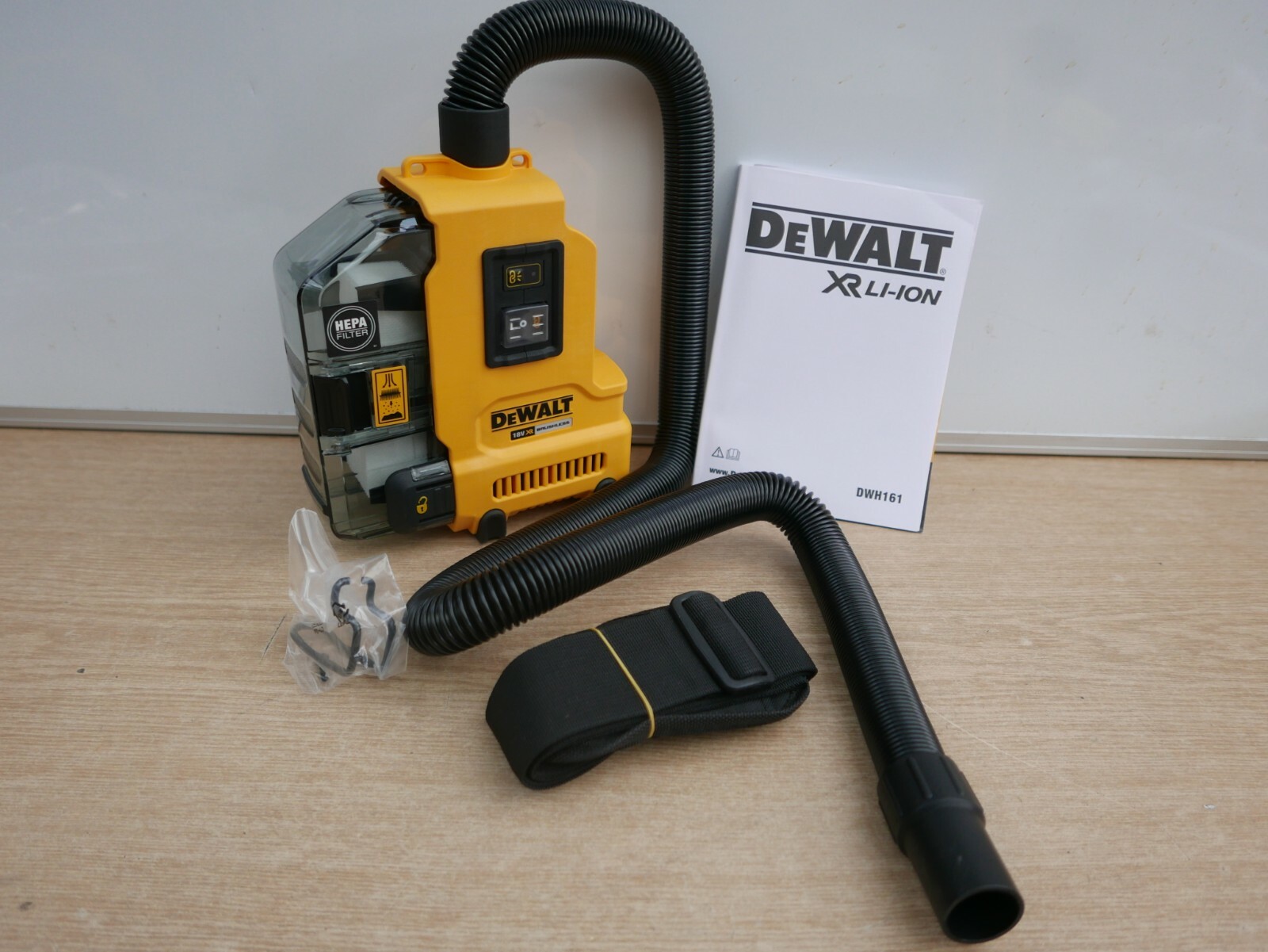 DEWALT DWH161 XR 18V 54V UNIVERSAL DUST EXTRACTION UNIT