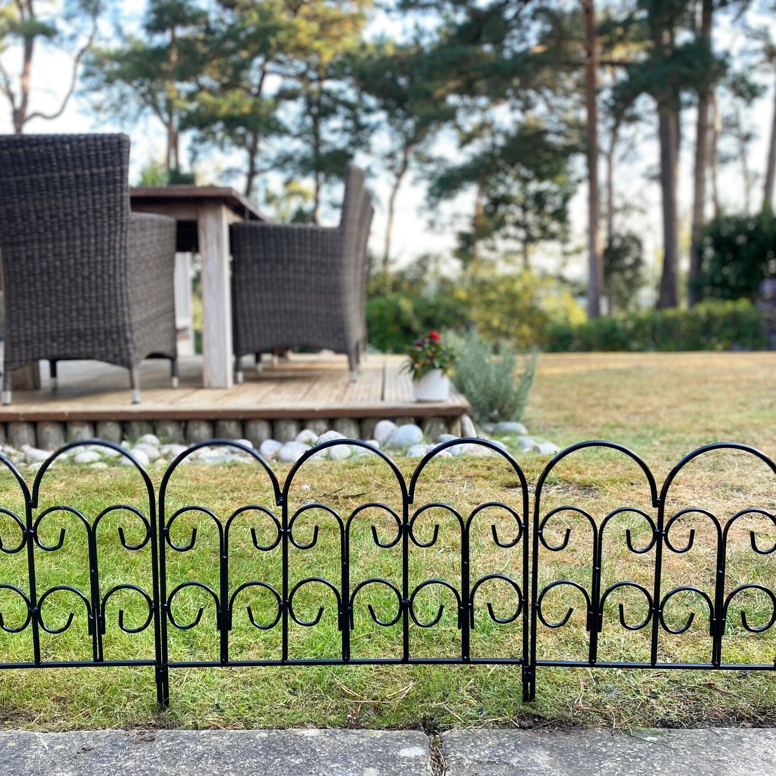 15 x Metal Garden Lawn Edging Path Flower Bed Border Fence Panels (45cm x 41cm)