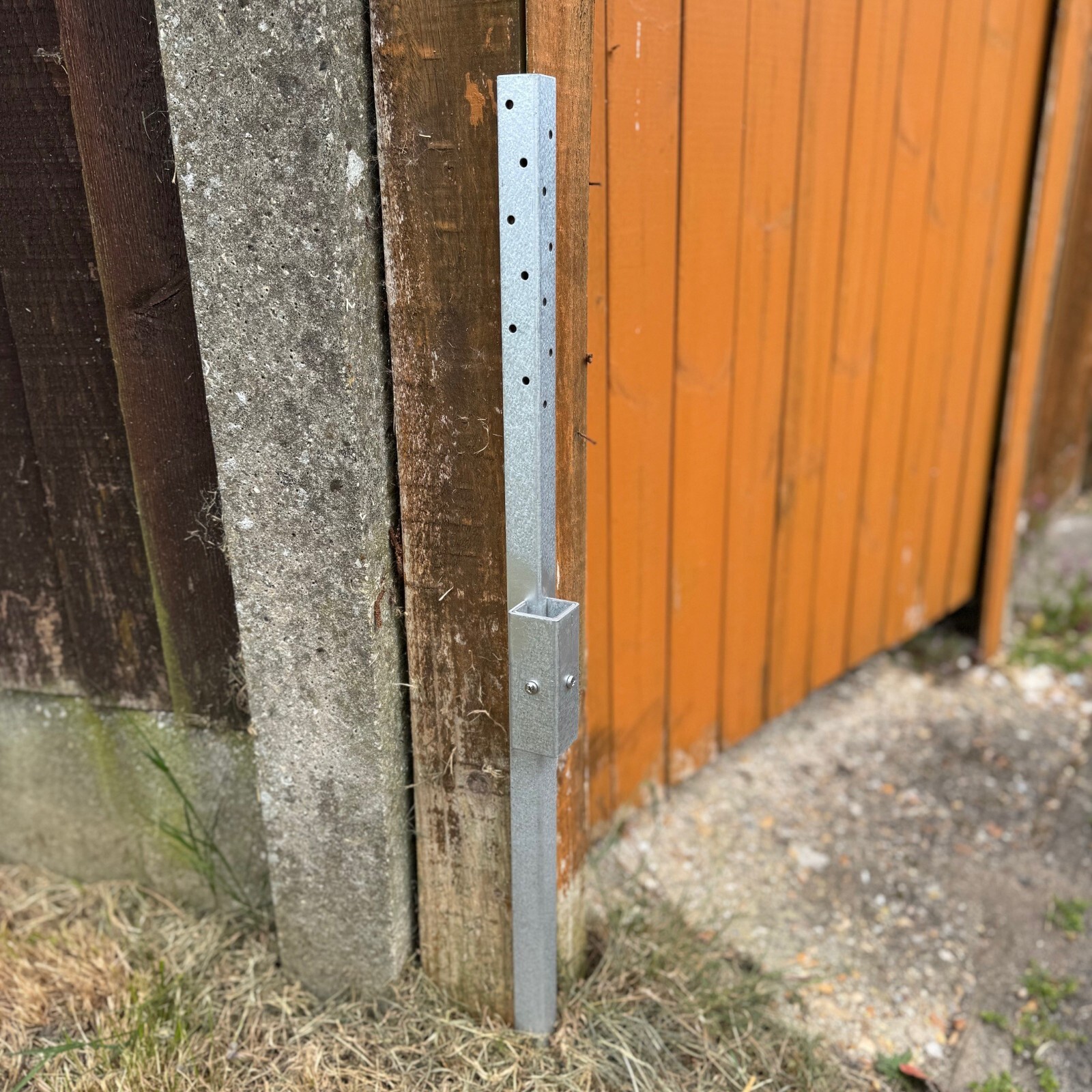 Fence Post Repair Stakes for Reinforcing Damaged Wooden Posts (Pack of 4)