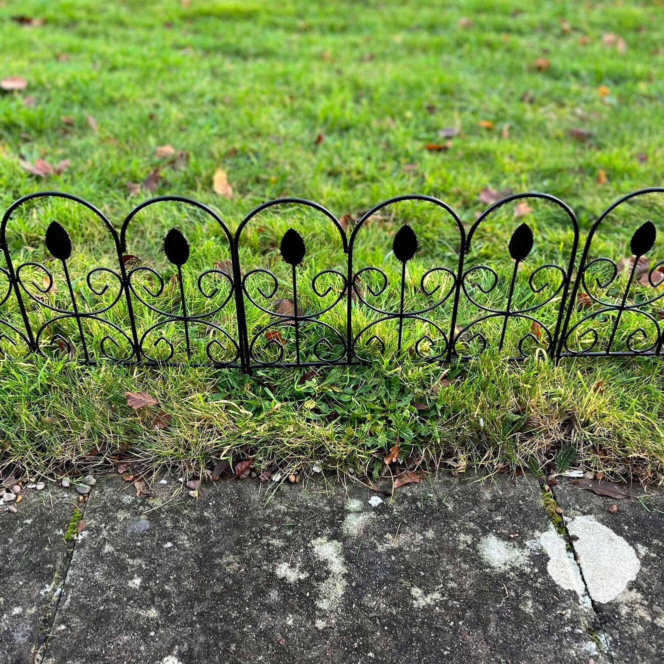 Set of 5 Leaf Design Garden Lawn Edging, Path & Border Fence Panels -45cm x 41cm