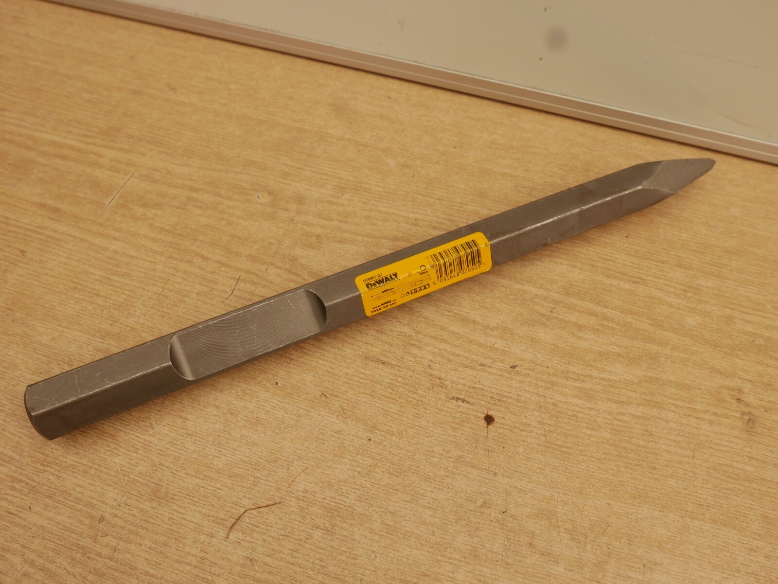 DeWalt DT6927 28MM HEX X 400mm Pointed Demolition Breaker Chisel D25980 D25981