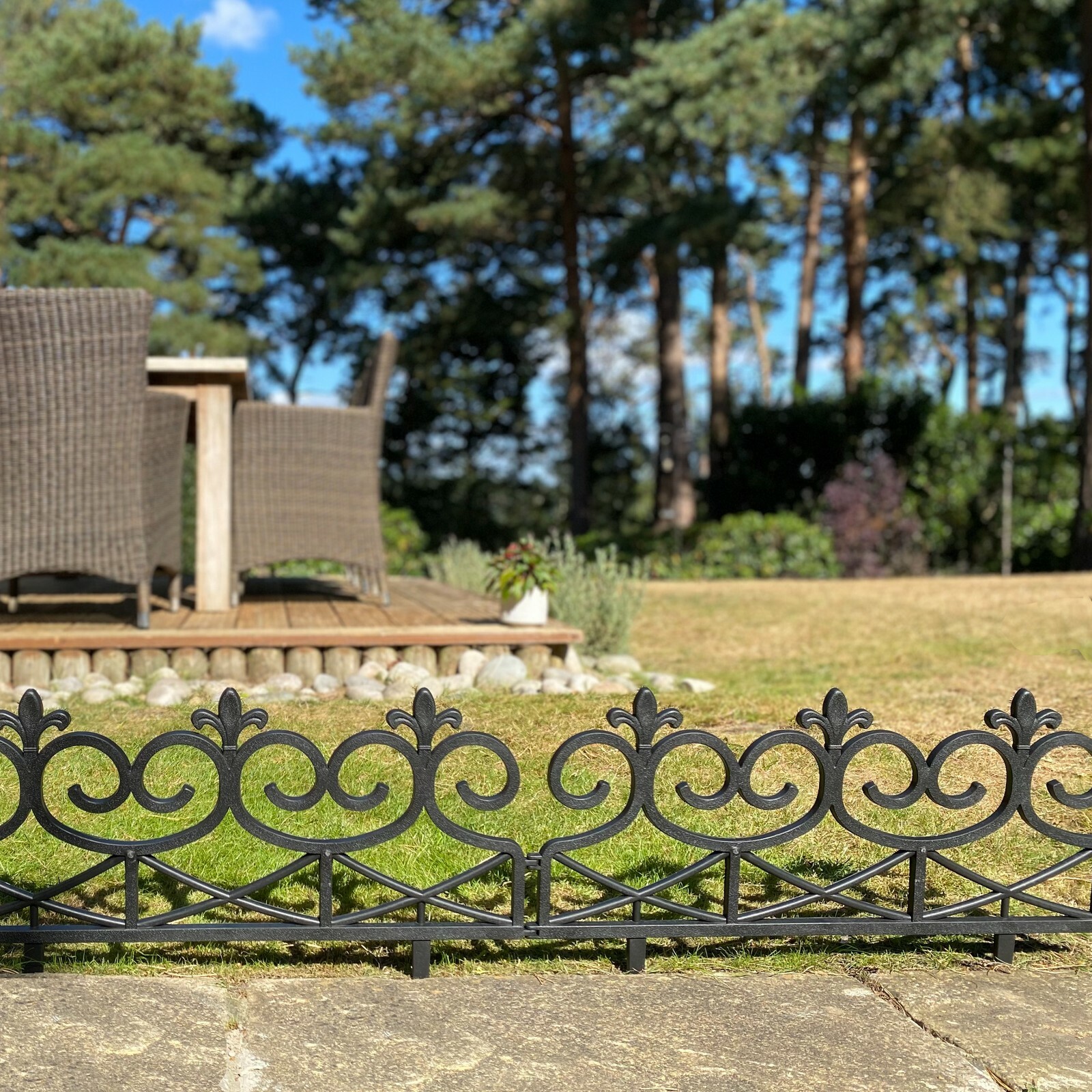 Set of 20 Plastic Lawn Edging Fleur de lys Panels (60cm x 32cm) Border Path Edge