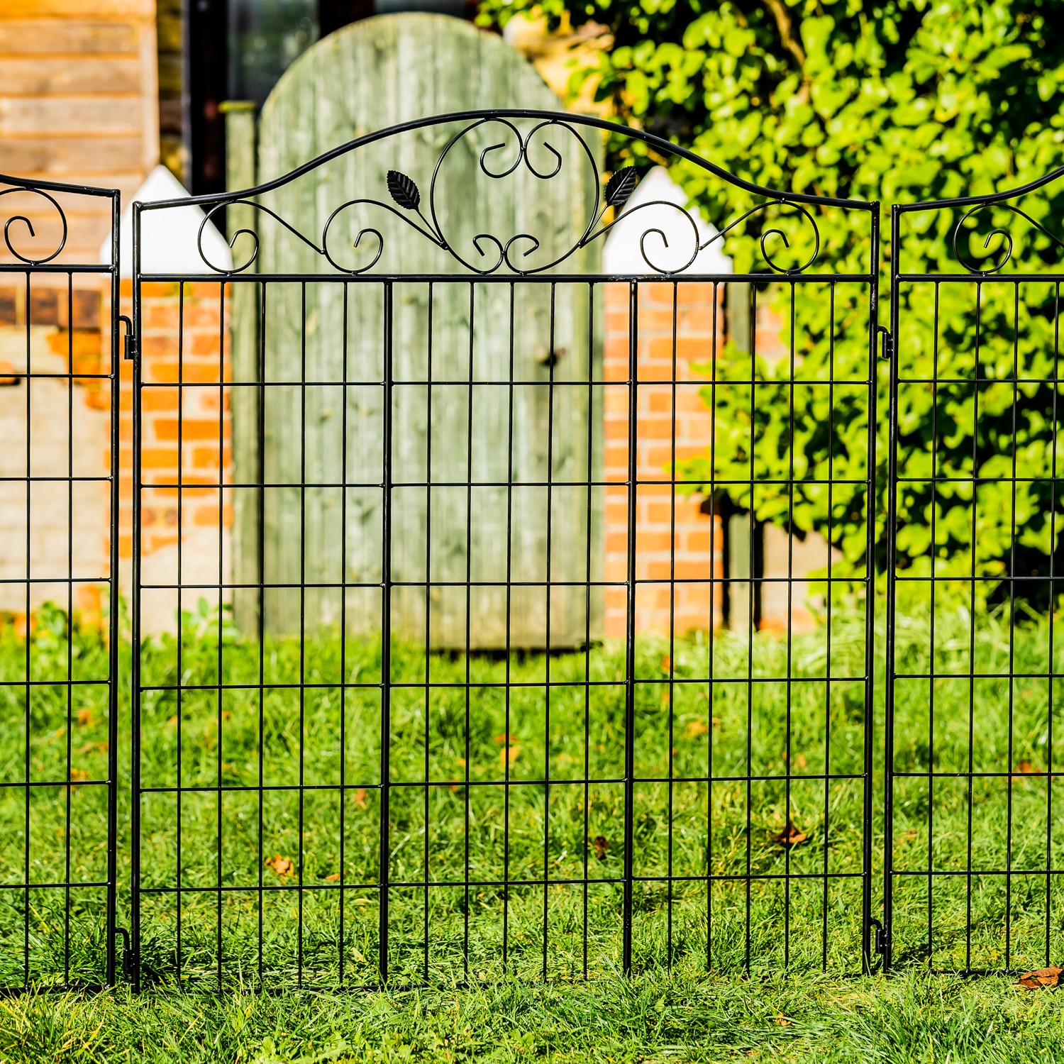 Woodside Brooke Metal Garden Decorative Border Fencing, Outdoor Edging Pack of 4