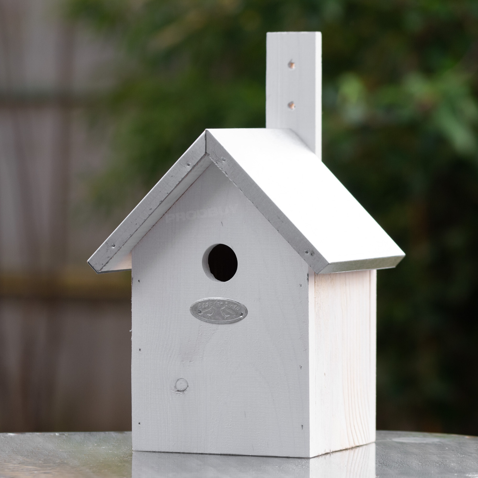 White Wooden Metal Bird House Nesting Box Small Birds Fence Wall Mounted Garden